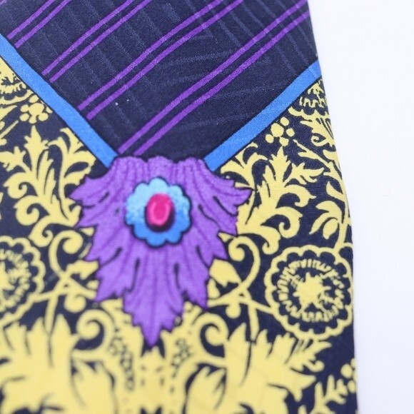 Versace V2 Vintage Royal Purple Floral Silk Neck Tie 60” x 3.5” Menswear - Picture 2 of 9